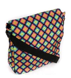 Zobrazit podrobnosti pro Dámská barevná látková crossbody kabelka
 Obrázek Dámská barevná látková crossbody kabelka