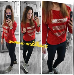 Zobrazit podrobnosti pro Luxusní červené triko se zlatou aplikací
 Obrázek Luxusní červené triko se zlatou aplikací