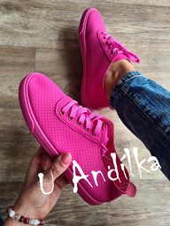 Zobrazit podrobnosti pro Růžové děrované tenisky
 Obrázek Růžové děrované tenisky