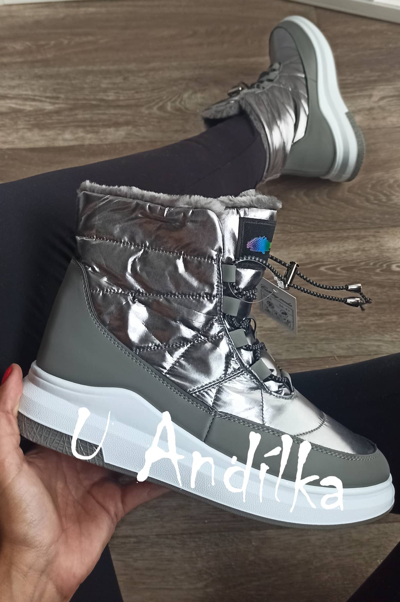 Obrázek Luxusní stříbrno-šedé zimní boty
