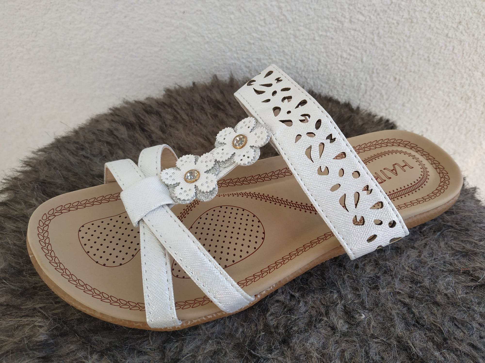 Obrázek Luxusní bílé pantofle 

