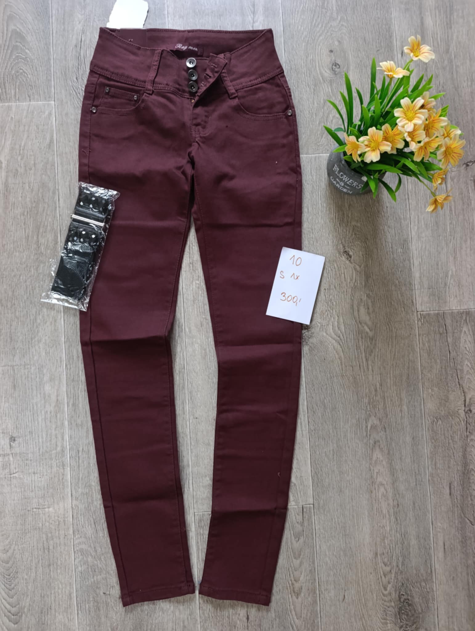 Obrázek Bordo džíny s páskem 
