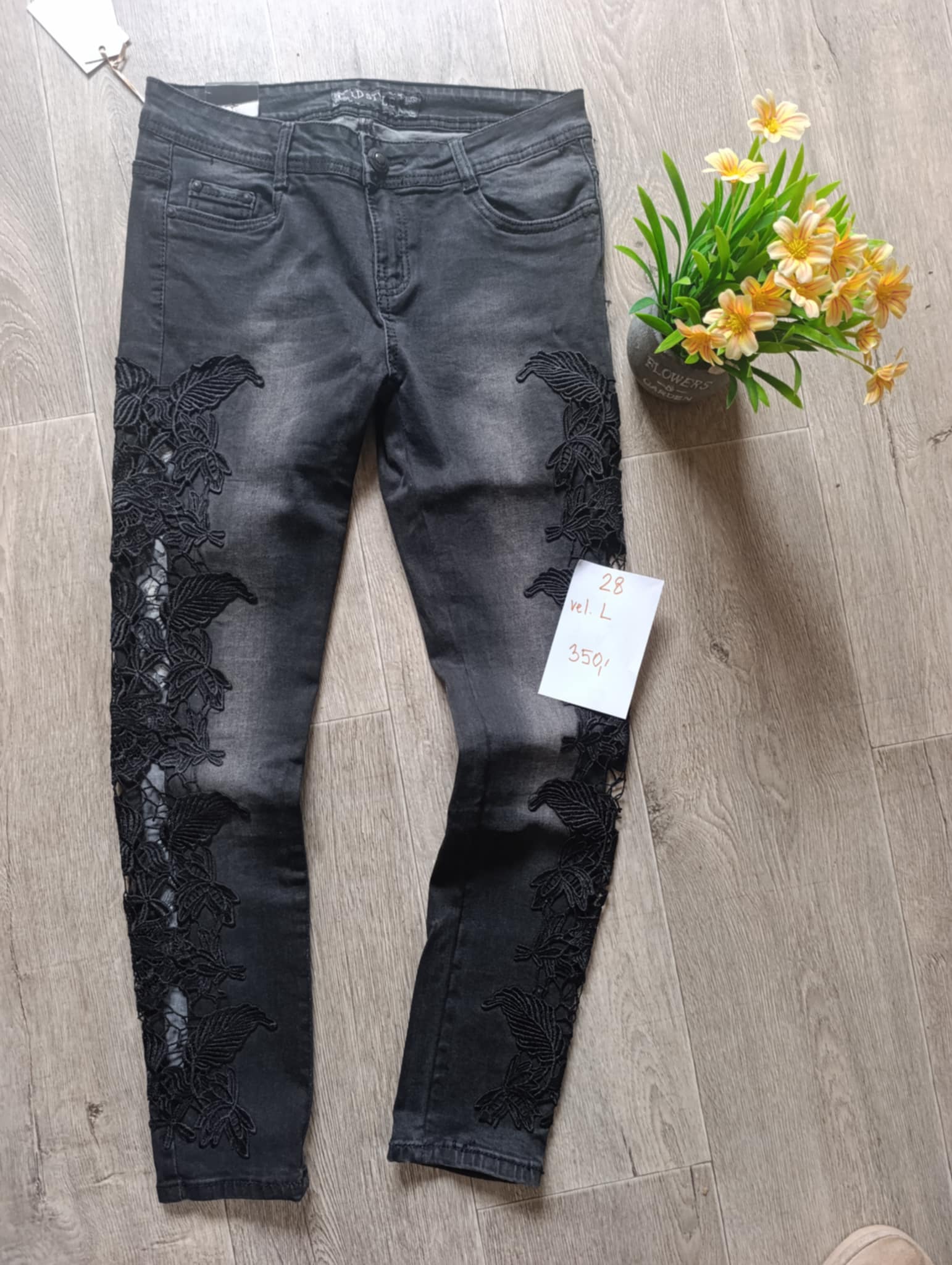 Obrázek Luxusní džíny s krajkou
